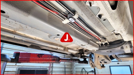 Undervognskontrol, undervognsbehandling og rustbeskyttelse i Maribo hos Jørns Auto.