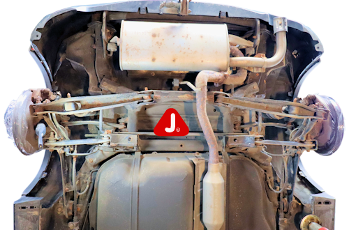 Rustbeskyttelse hos Jørns Auto. Se hvordan området ved bagbro behandles.